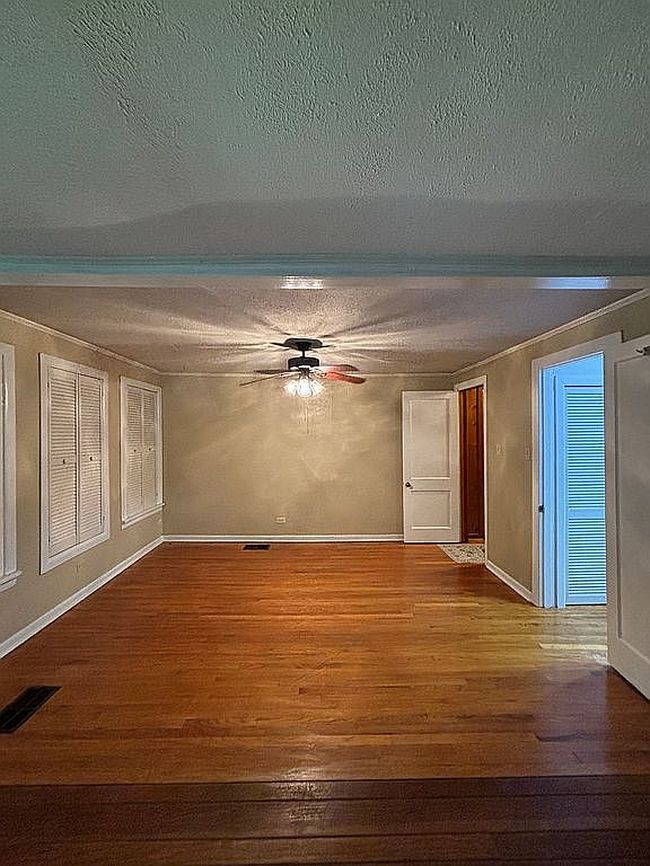 Image of 927 Boulevard St