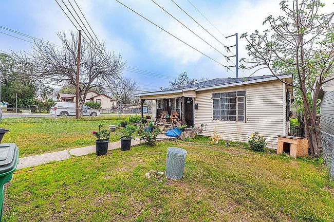 Preview of property located at 2003 Lamar St