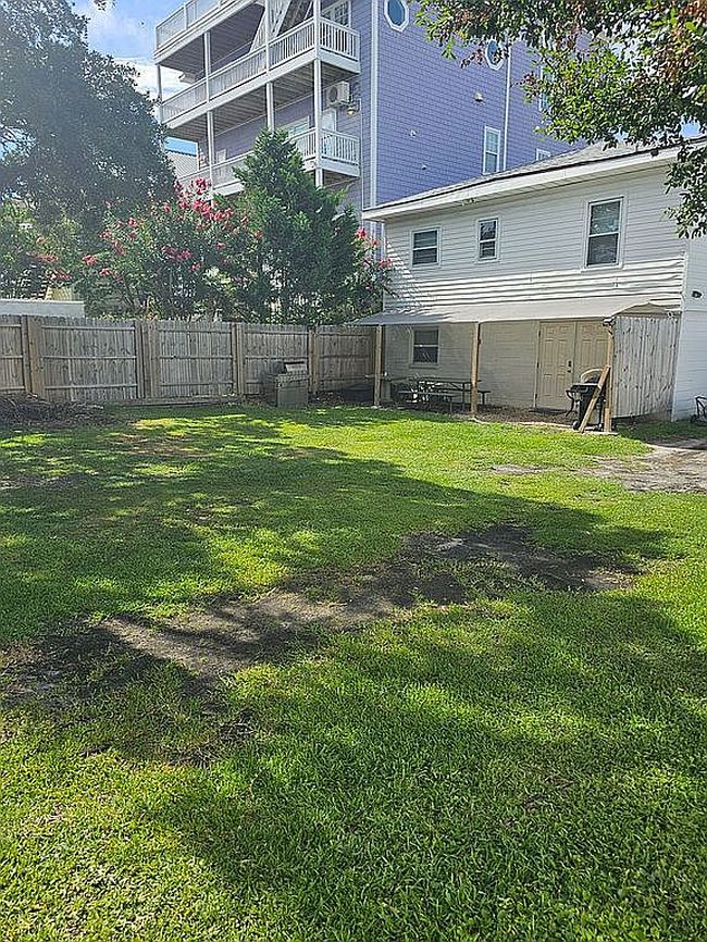 Photo of 208 Fayetteville Ave, Carolina Beach, NC