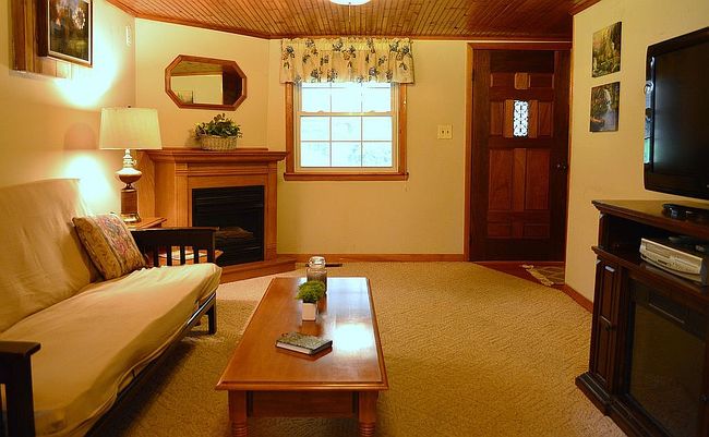 Photo of 488 Enka Lake Rd, Candler, NC