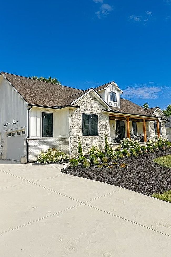 Photo of 6253 Autumn Ash Ln, Romeo, MI