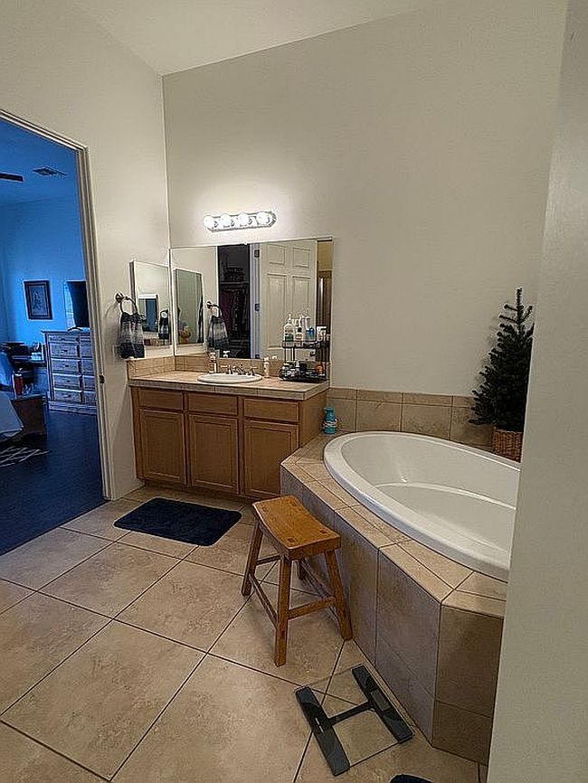 Additional photo 2 of property located at 3932 W Salter Dr