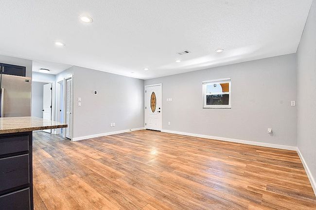 Additional photo 3 of property located at 9893 86th Way N