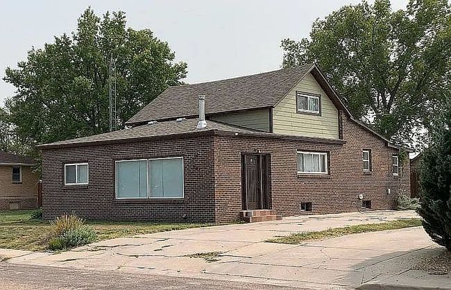 Image of 533 E 2nd St