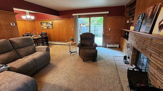 Photo of 23017 Hawthorne St, Farmington, MI