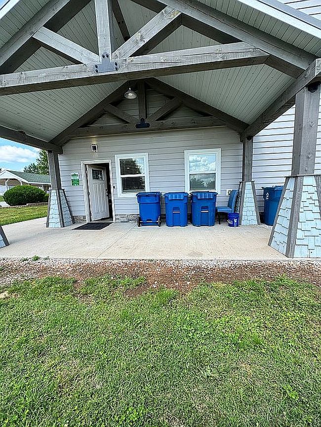 Photo of 2627 S Roundhill Rd, Brookline, MO