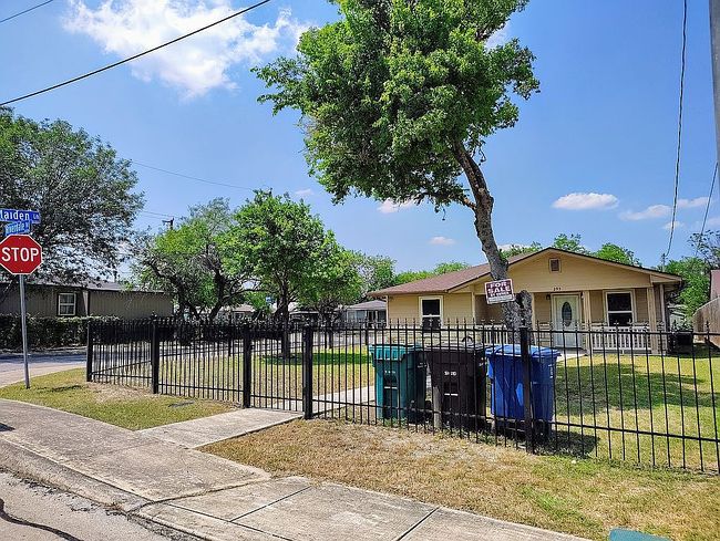 Photo of 295 Riverdale Dr, San Antonio, TX