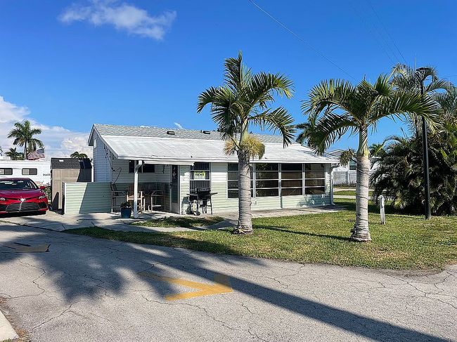 Photo of 16299 San Carlos Blvd #G-1, Fort Myers, FL