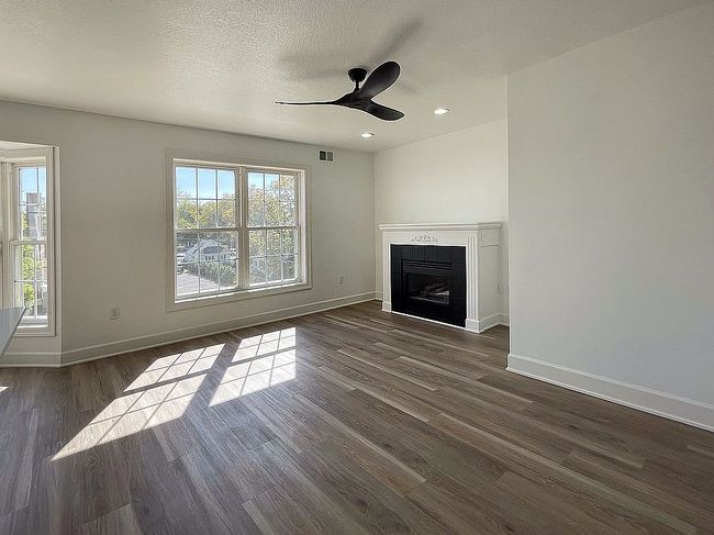 Photo of 209 W Jefferson St #17, Winterset, IA