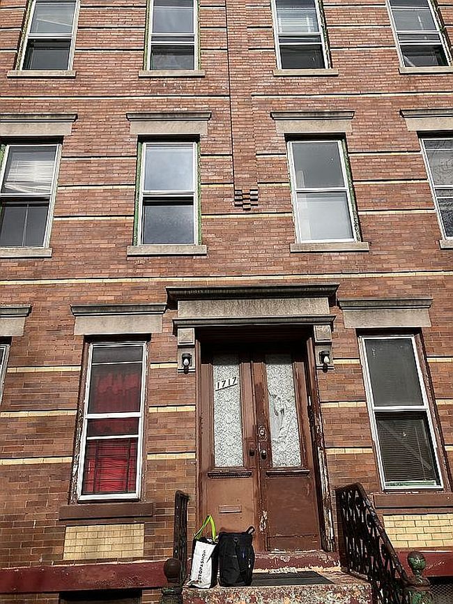 Photo of 1717 Putnam Ave