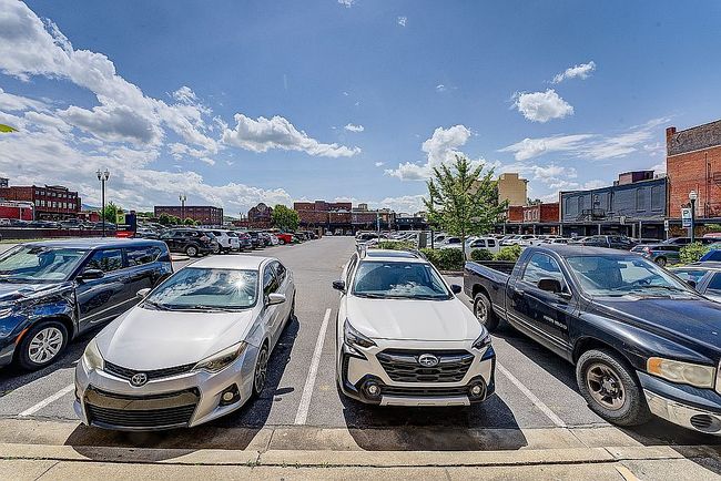 Photo of 414 S Roan St Apt 202, Johnson City, TN