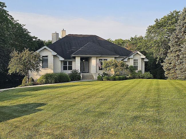 Photo of 7417 Steeplechase Ct, Saline, MI