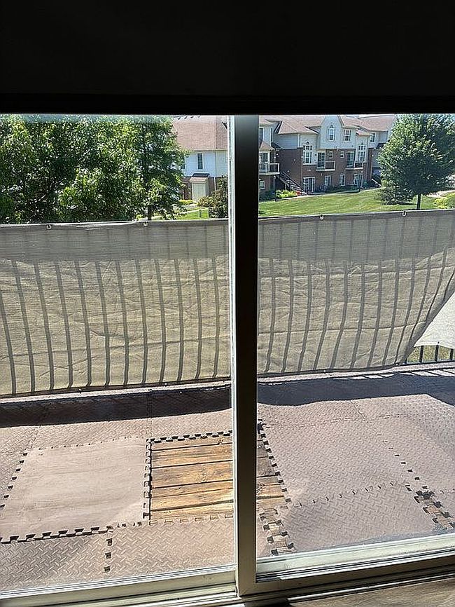 Photo of 9562 Lakeside Dr, Ypsilanti, MI