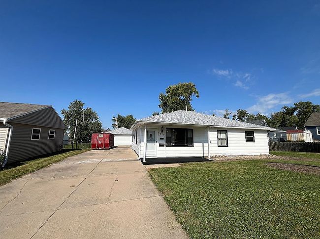 3821 Oakland Rd Ne, Cedar Rapids, IA