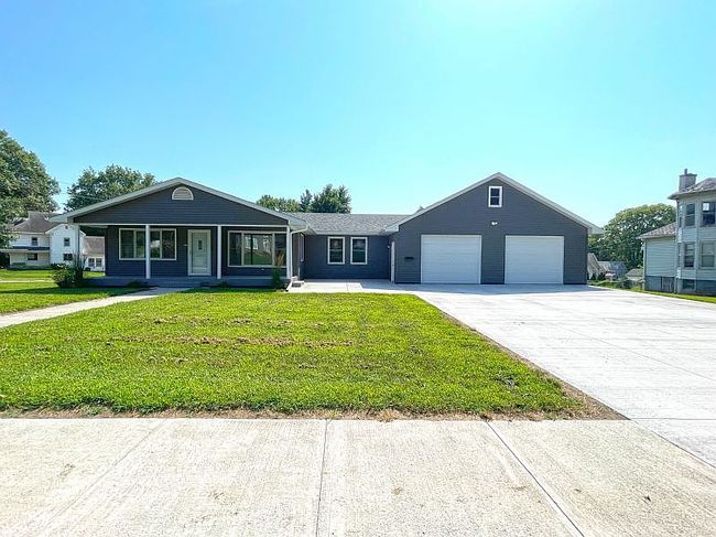 Preview of property located at 100 W Clarinda Ave