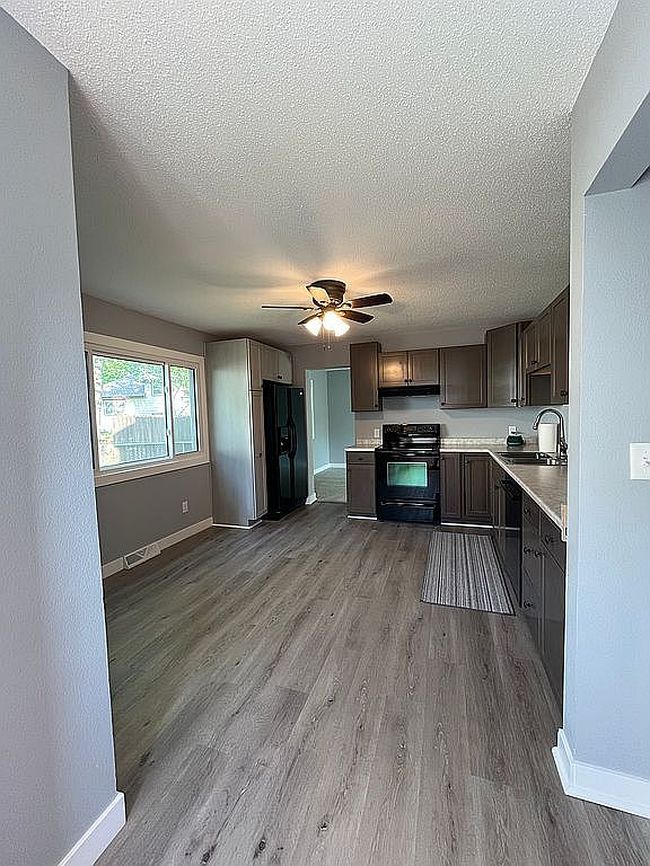 Photo of 138 E Maxwelton Dr, Des Moines, IA