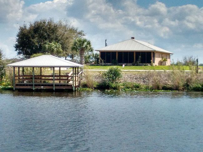 1121 River Rd, Moore Haven, FL