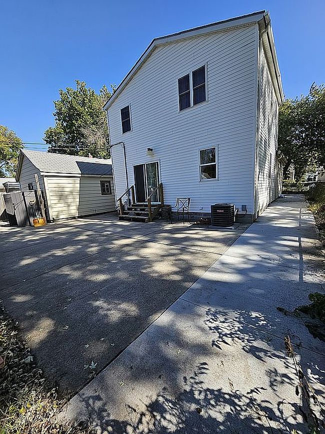 Image of 2530 Hancock St