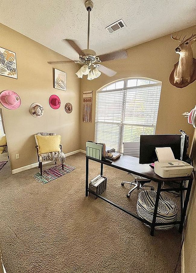 Image of 10 Breckenridge Dr