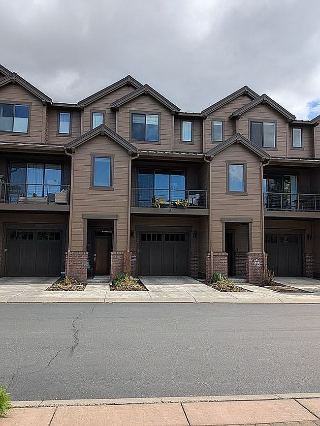 Preview of property located at 884 Sw Theater Dr