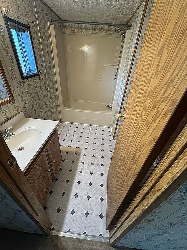 Image of 152 Golden Pond Est