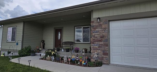 504 W Sharon St, Crofton, NE