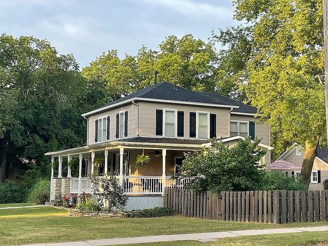 Photo of 13 Locust St, Cottonwood Falls, KS