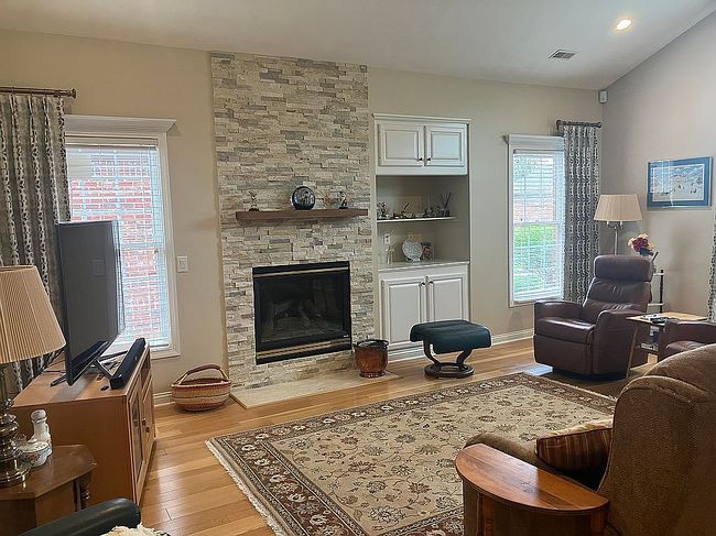 Photo of 2714 Quailchase Dr, Sellersburg, IN