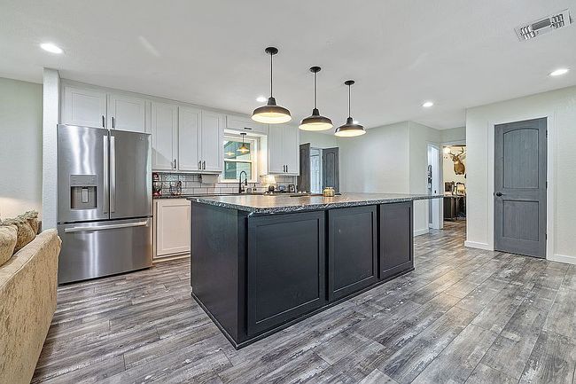 Additional photo 3 of property located at 323 Houston St