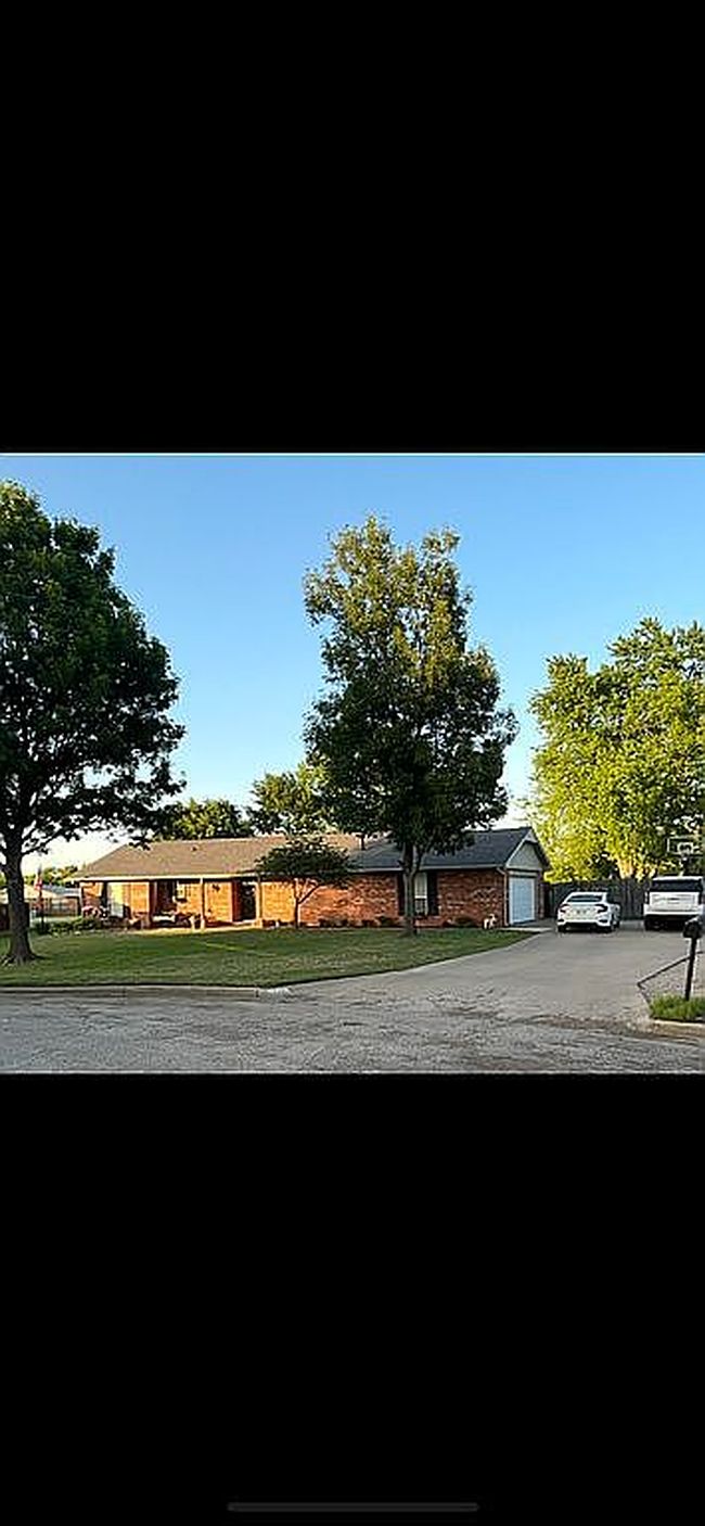 Photo of 1222 Sunset Ln, Blackwell, OK