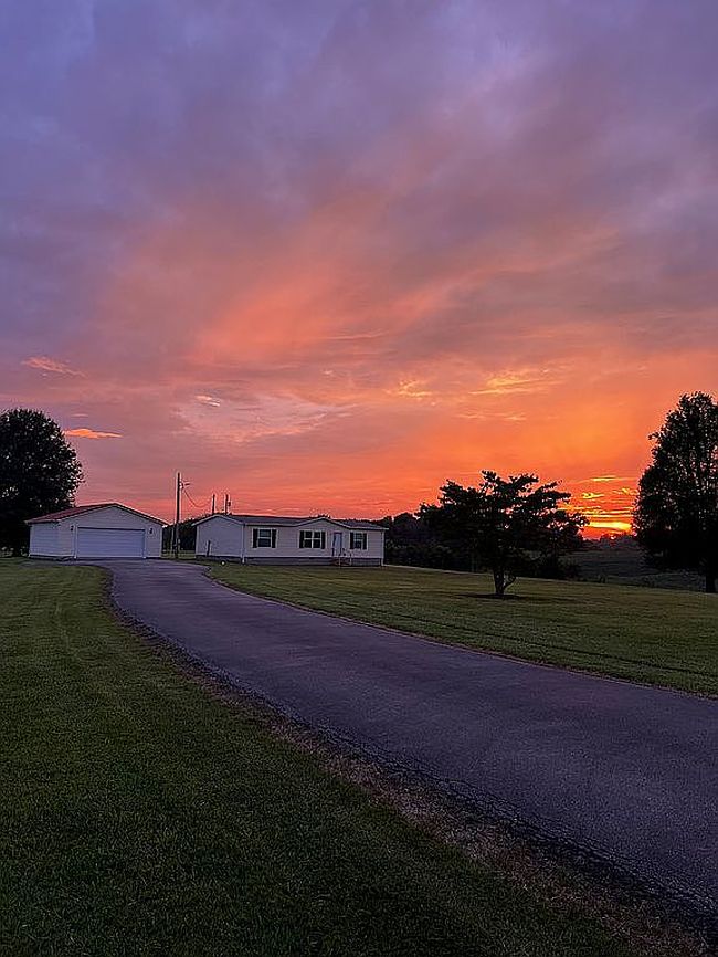Photo of 25 Buck Watson Rd, Columbia, KY