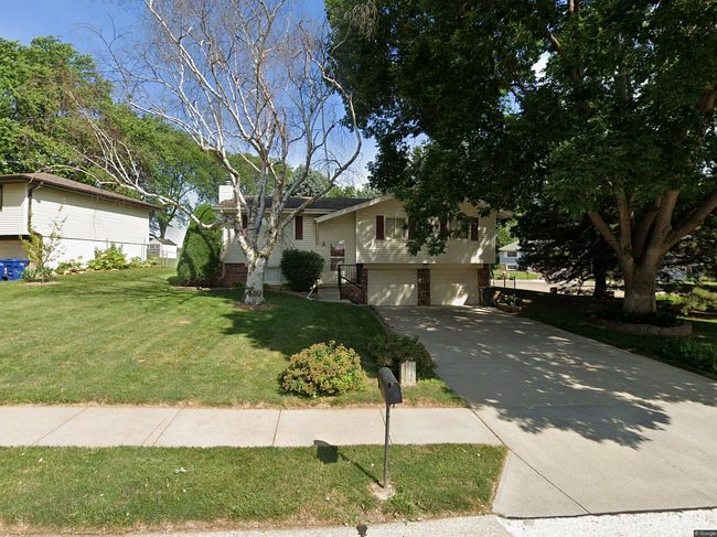 Photo of 8718 Honey Locust Dr, La Vista, NE