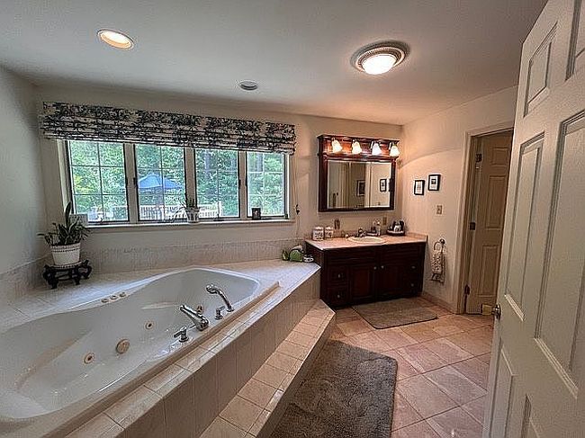 Photo of 5 Summit Dr, Peru, NY