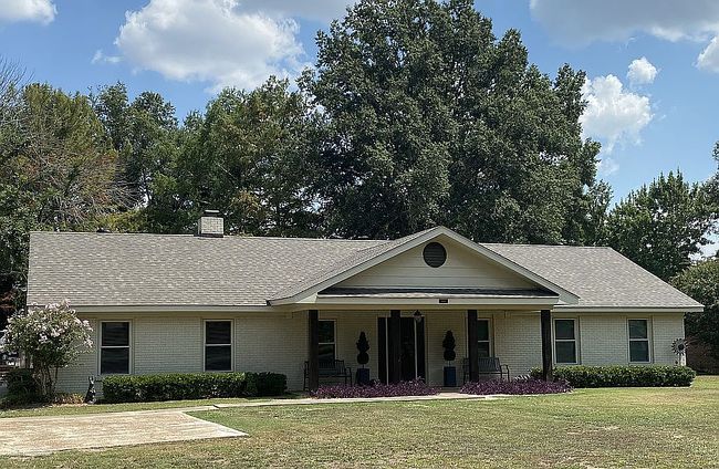 Photo of 1468 Memorial Dr