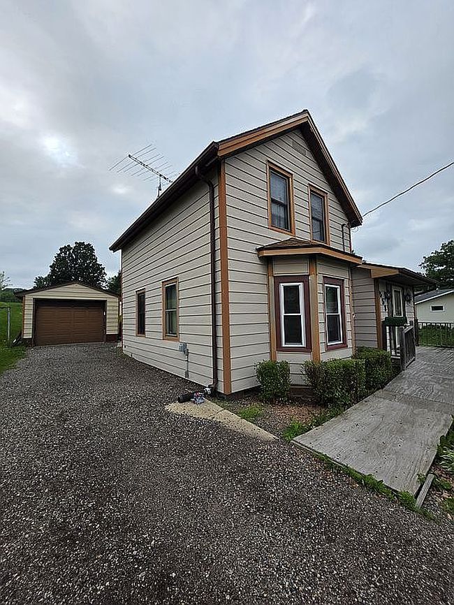 Photo of 553 3rd Ave Ne