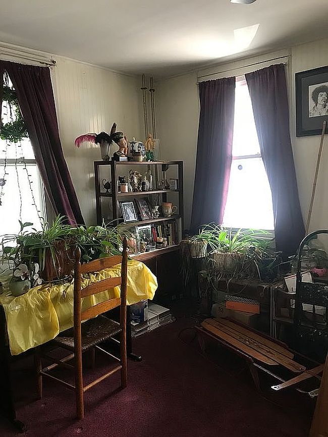 Image of 19 W 1st St