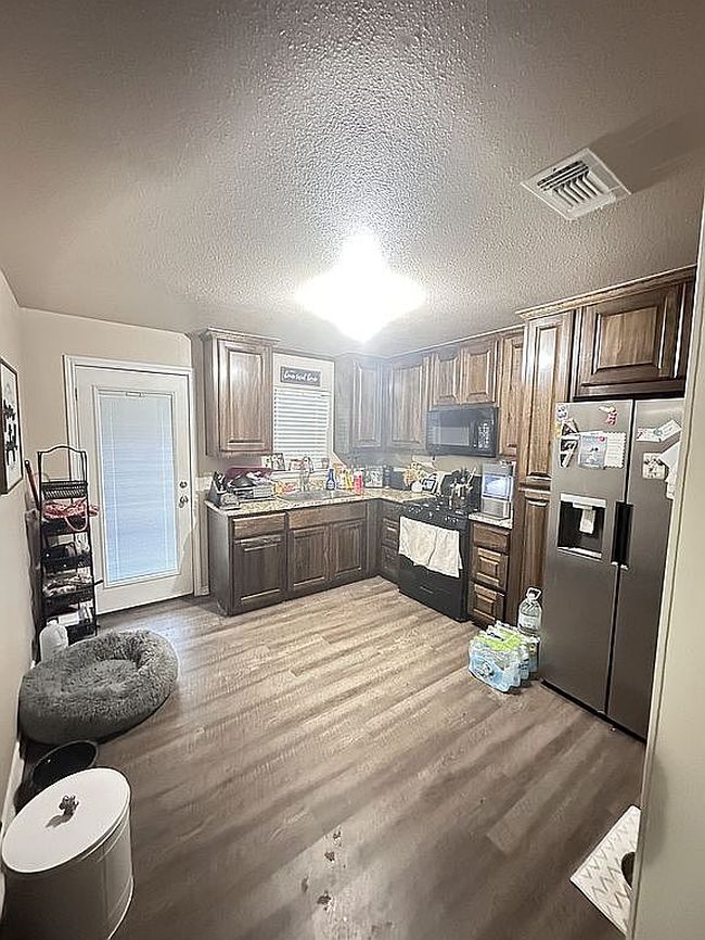 Photo of 2401 Oak Dr, Gatesville, TX