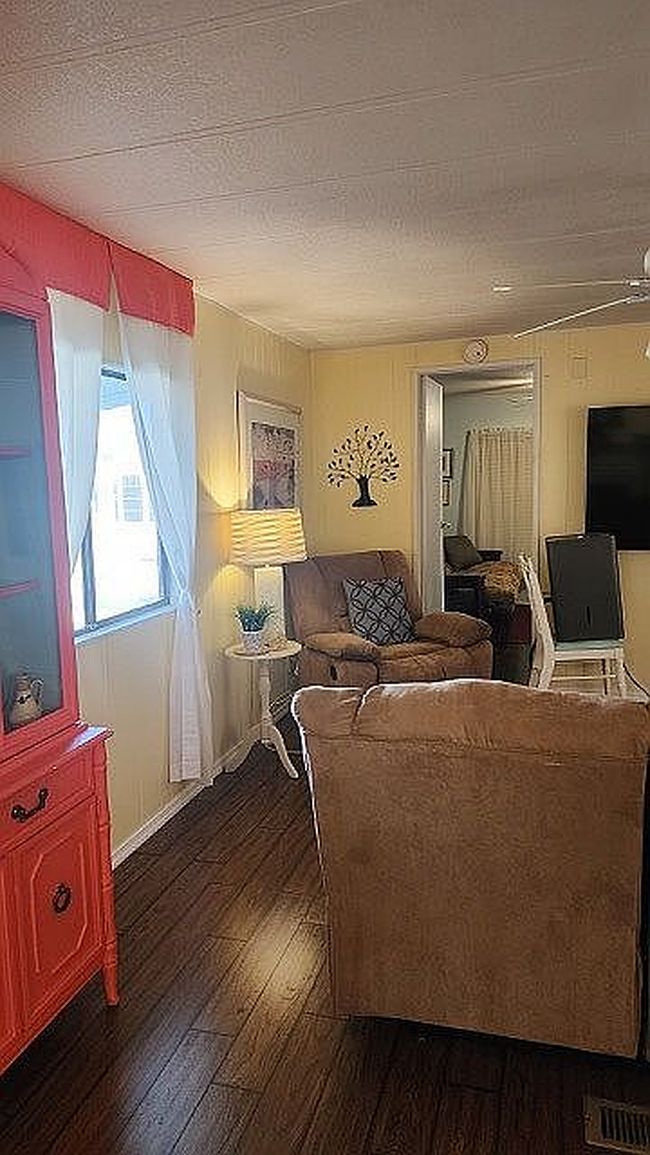 Image of 226 W Erie Dr