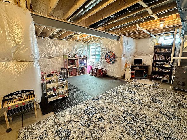 Image of 2292 Agassiz Dr