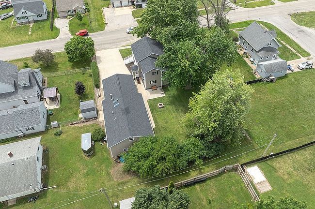 Photo of 404 3rd St E, Newhall, IA