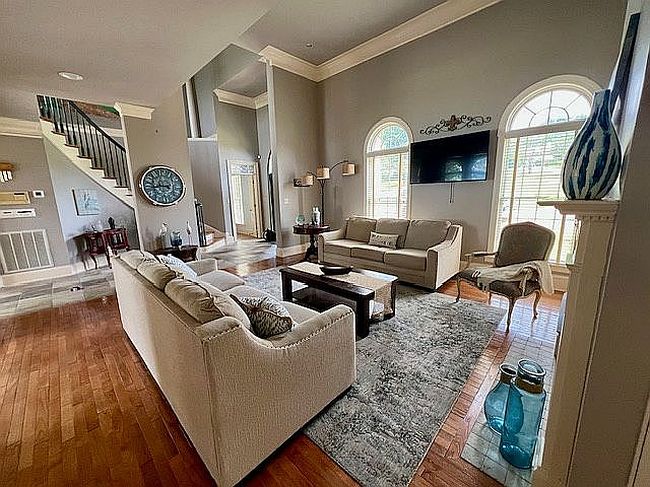 Photo of 487 Lakeshore Dr, Lexington, TN