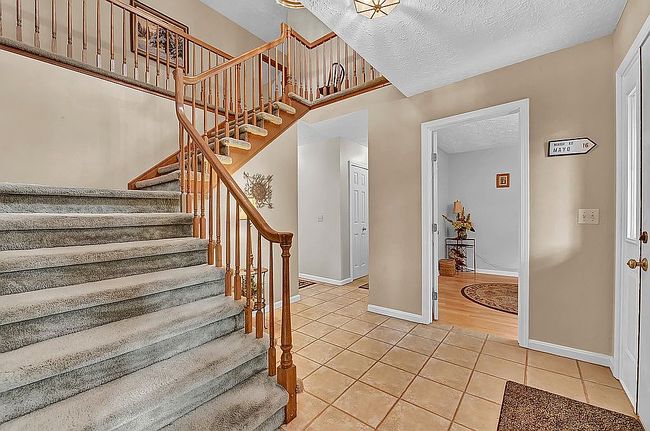 Photo of 34790 Timberview Dr, Avon, OH