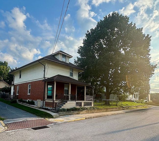 Photo of 9 Chestnut St, Newville, PA