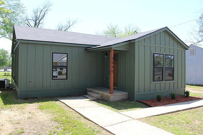 Image of 2540 E Price St