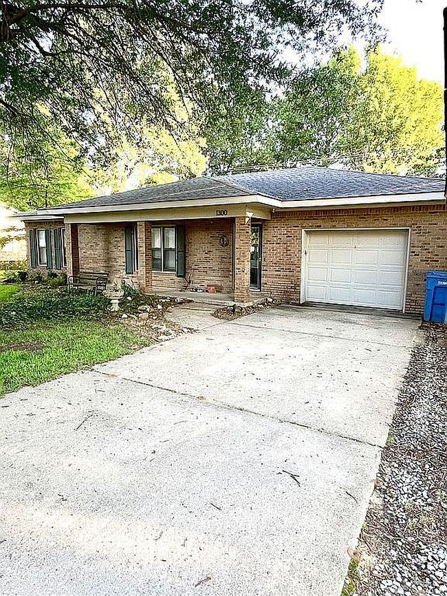 Image of 1300 Lockwood Dr