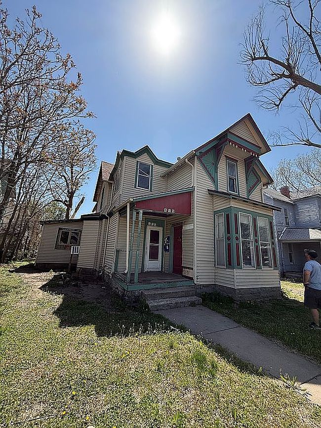 Photo of 115 E 8th Ave, Hutchinson, KS
