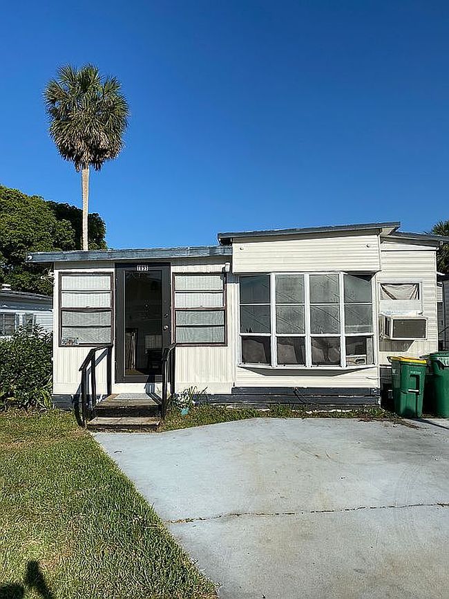 Image of 1095 Dolphin Ln