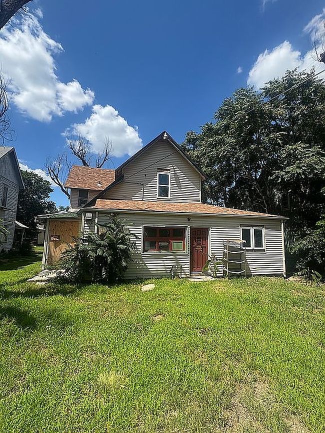 Photo of 115 E 8th Ave, Hutchinson, KS