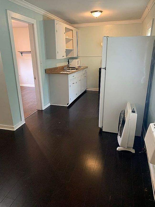 Image of 403 College St