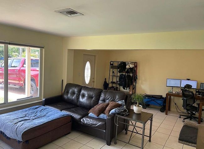 Image of 935 Bignonia Rd